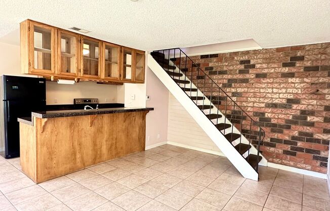 $2350/ LOVELY REMODELED TOWNHOUSE IN CENTRAL UNION CITY