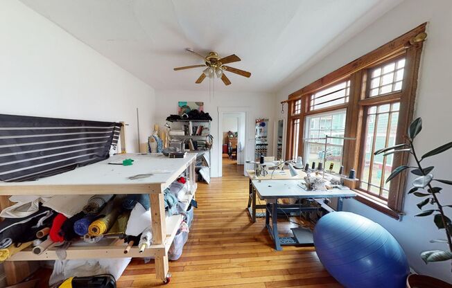 2 beds, 1 bath, $1,995, Unit Unit 2 (1st Fl)