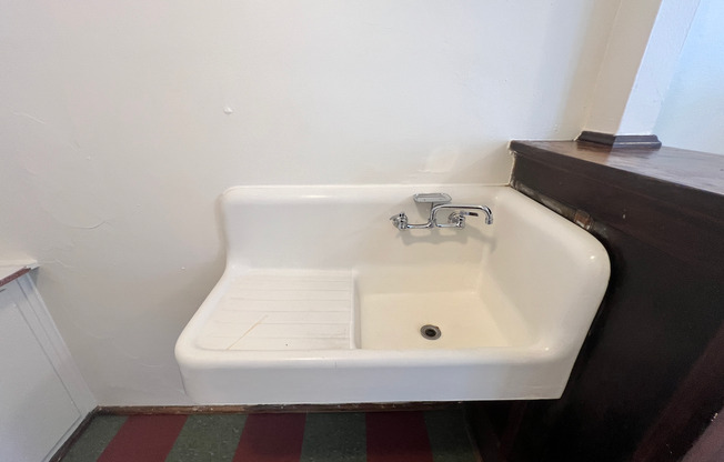 Studio, 1 bath, 400 sqft, $805, Unit 303
