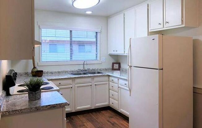 2 beds, 1 bath, 800 sqft, $1,995, Unit 20