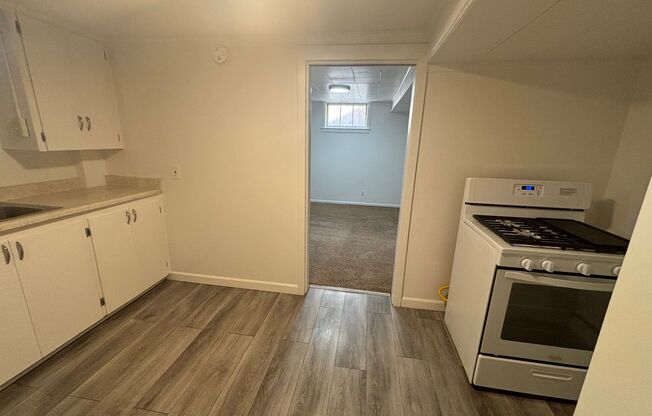 2 beds, 1 bath, $1,100, Unit PM-254-2 Unit B