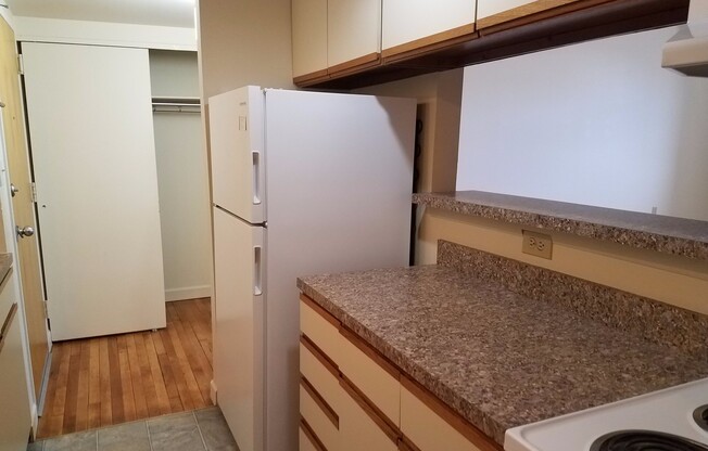 1 bed, 1 bath, 907 sqft, $1,350, Unit Apt. 412