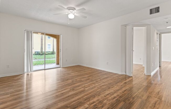 2 beds, 1 bath, 1,015 sqft, $2,050, Unit 09 - 912