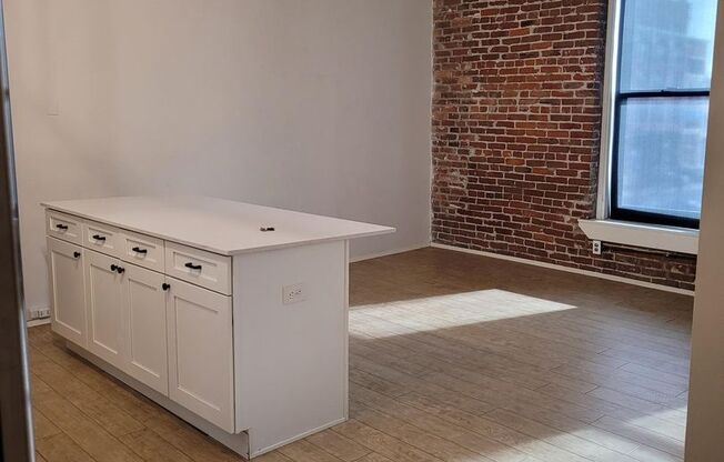 1 bed, 1 bath, 728 sqft, $1,400, Unit 304