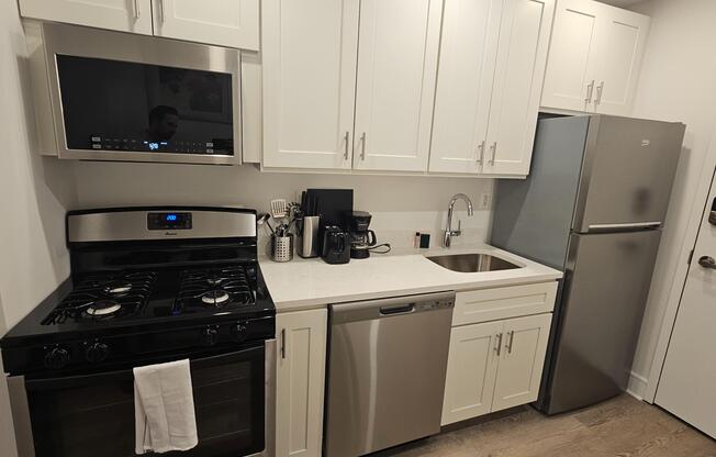 1 bed, 1 bath, $4,900, Unit 11I