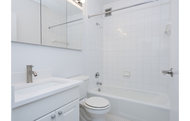 1 bed, 1 bath, $4,495, Unit 10E