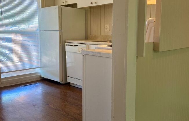 2 beds, 1 bath, 764 sqft, $825, Unit 11C