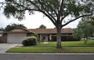 Lovely home on huge corner lot, near UCF!