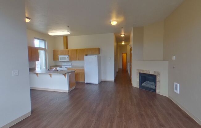 3 beds, 1.5 baths, $2,400, Unit 6