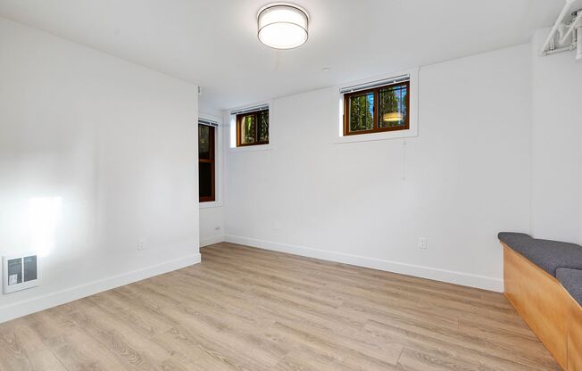 2 beds, 1 bath, 930 sqft, $2,395, Unit 03