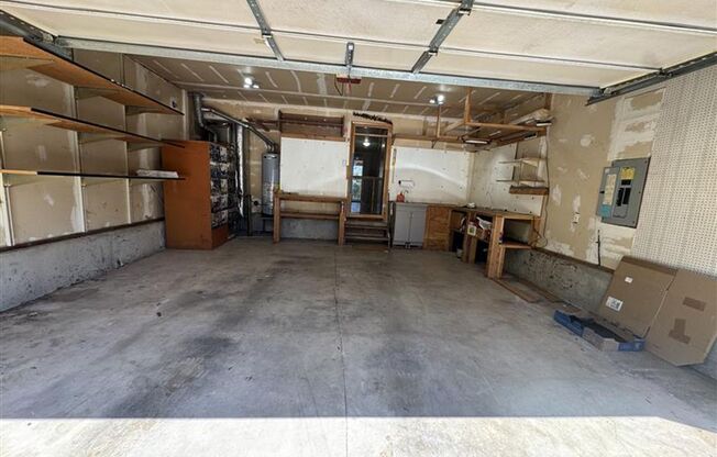 6851 SE Moscato Court ~ Brand New Carpet & Paint!