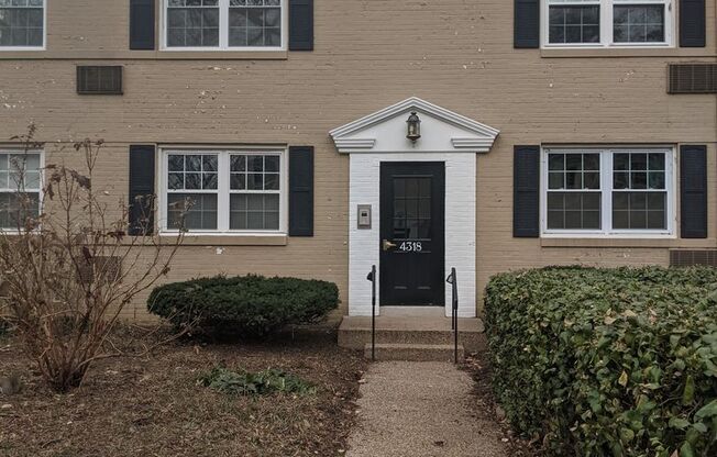 1 Bedroom Condo in Arlington Oaks