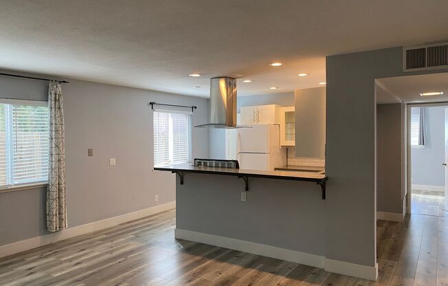 2 beds, 1 bath, 700 sqft, $1,850, Unit 4