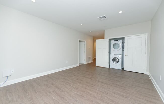 1 bed, 1 bath, 841 sqft, $1,600, Unit 401