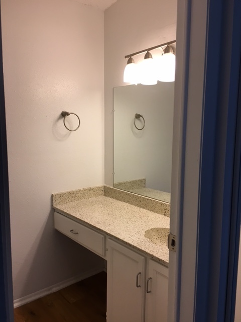 1 bed, 2 baths, 815 sqft, $1,150, Unit B2