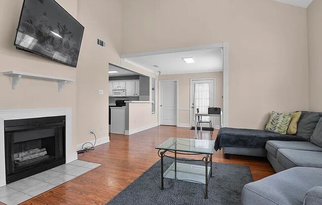 Great 3 BED/3 BATH Condo near LSU!