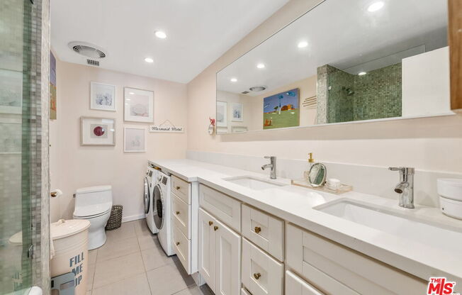 1 bed, 1.5 baths, 998 sqft, $5,500, Unit 903