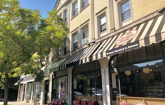 2402-10 W. Lunt