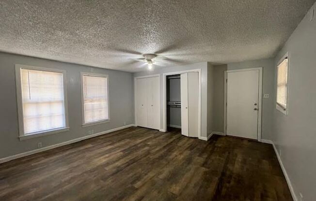 3 beds, 1 bath, $1,600