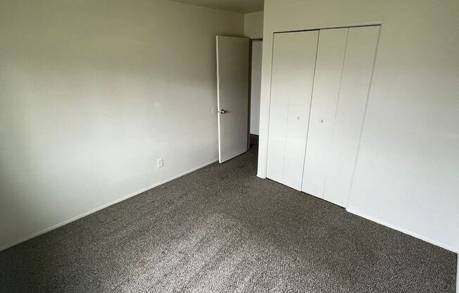 2 beds, 1 bath, 750 sqft, $1,100, Unit 12