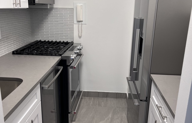 1 bed, 1 bath, $5,150, Unit 9B
