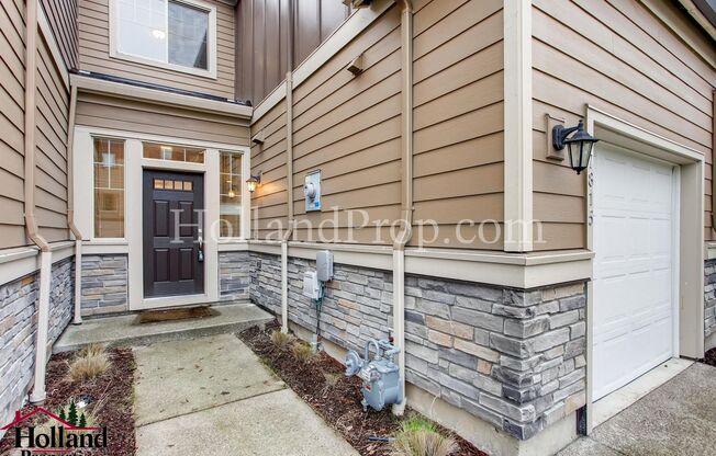 ** PRICE DROPPED ** Stylish 3-Bed, 2.5-Bath Gem in Prime Hillsboro – Your Dream Home Awaits!