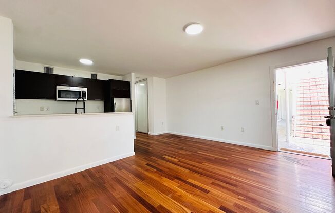 Beautiful garden unit with 1bed/1bath in the heart of South Beach!
