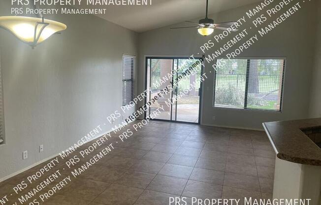 2152 W MYRTLE DR
