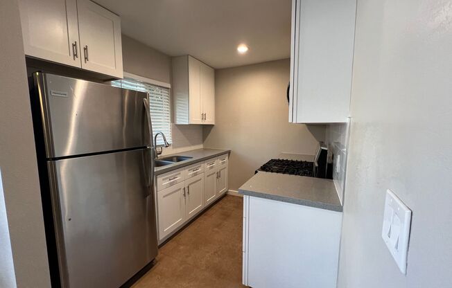 2 beds, 1 bath, $1,375, Unit 380 - 1