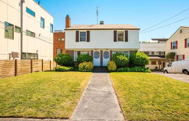 3241 - 3243 NW Market