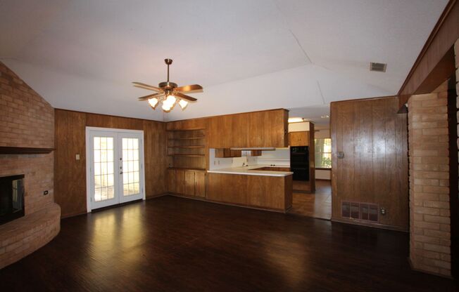 Beautiful 3 bedroom 2 bath home in the heart of Tyler! Tour Today!