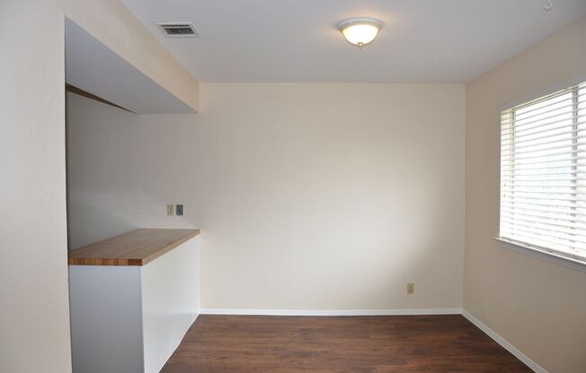 2 Bedroom 1 Bath with Balcony near Q2 Stadium