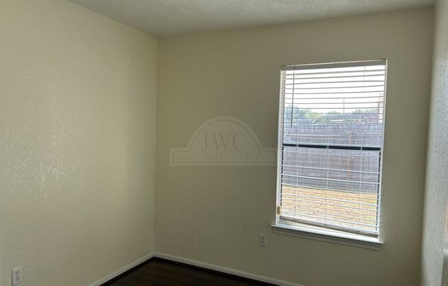 2 beds, 1 bath, $1,095