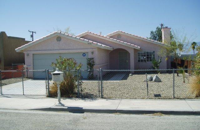 Spacious Home For RENT: 3 Bed / 2 Bath, Fenced in yard + 2 Car Garage! MOVE IN READY!