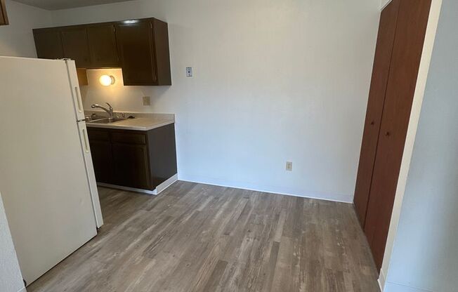 2 beds, 1 bath, 642 sqft, $900, Unit 9