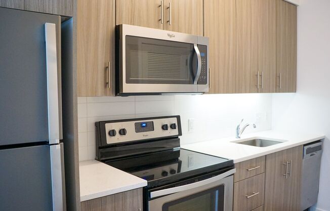 Contemporary Cool 3rd Floor Studio w/Premium Finishes!
