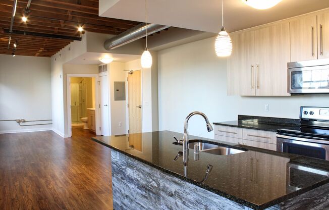 1 bed, 2 baths, 911 sqft, $1,925, Unit 112