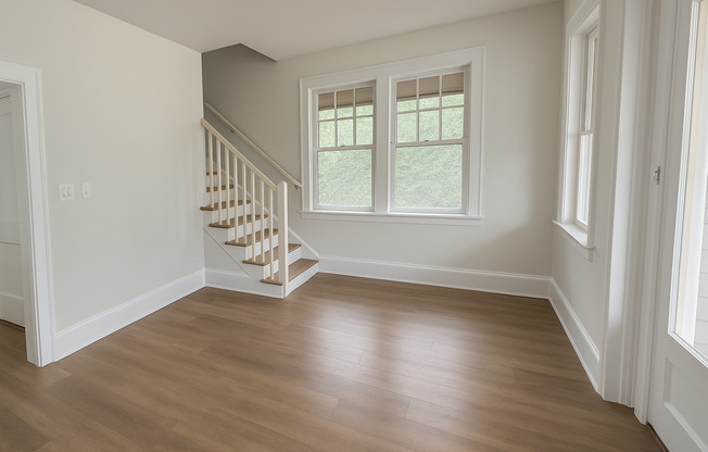5 beds, 3 baths, $3,000, Unit Red House