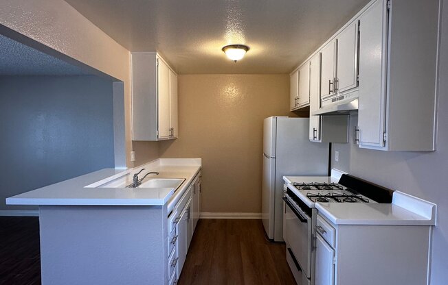 5130 GLENDORA AVE