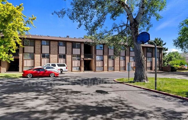 1357 N REDWOOD RD