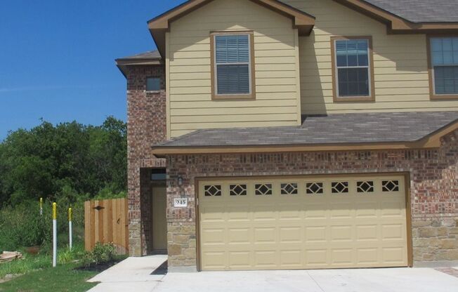 3/2.5/2 duplex with wood like tile flooring & carpet mix / Interior Washer & Dryer connections / Fenced Yard / CISD