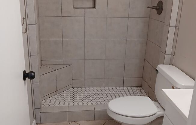 Walk in Shower! Single Level, 2 BR, 2 FULL Bath Townhome $1325/mo. Garner, NC !