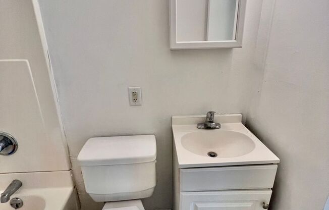 3 beds, 1 bath, $950