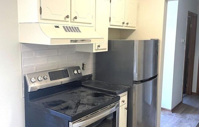 1 bed, 1 bath, $1,090, Unit 303