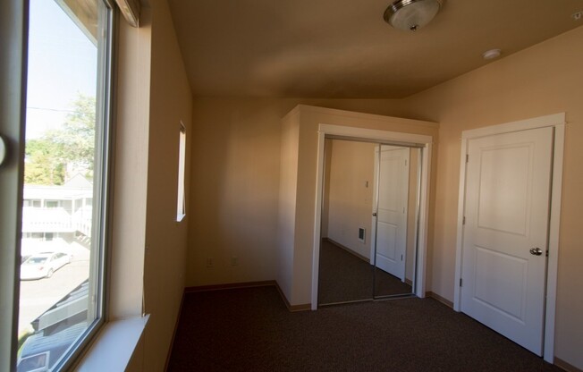 2 beds, 1.5 baths, 850 sqft, $1,700, Unit 28