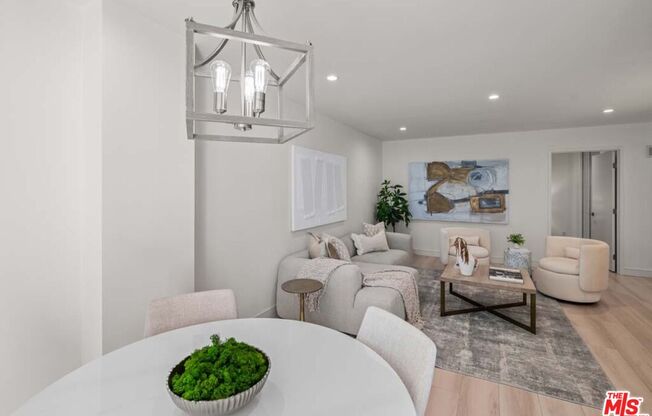 2 beds, 2 baths, 900 sqft, $4,000, Unit 806