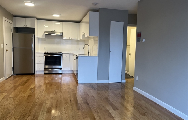 2 beds, 1 bath, 950 sqft, $2,800, Unit 7