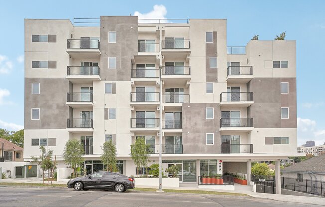 224 N ALVARADO ST
