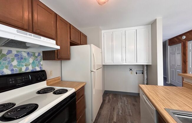 2 beds, 2 baths, $2,200, Unit # #D