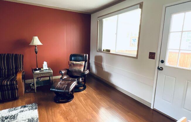 3 beds, 1 bath, $2,500